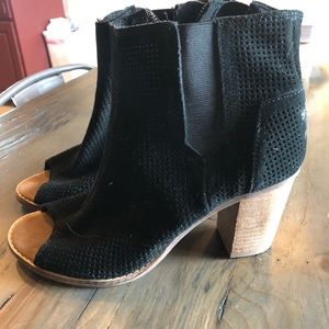 Toms boots black! Amazing condition!